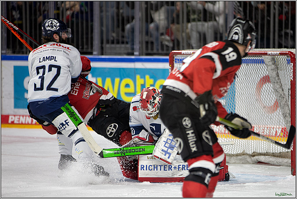 PENNY DEL;  Koelner Haie - Straubing Tigers; Koeln, 11.03.2022